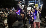 Protesters and police at an anti-government rally in Tel Aviv, July 28, 2020. (Tomer Neuberg/Flash90)