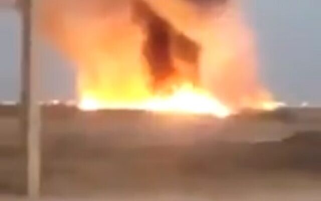 Footage from a reported blast in an oil pipeline in southern Iran, on July 18, 2020 (video screenshot) Footage from a reported blast in an oil pipeline in southern Iran, on July 18, 2020 (video screenshot)