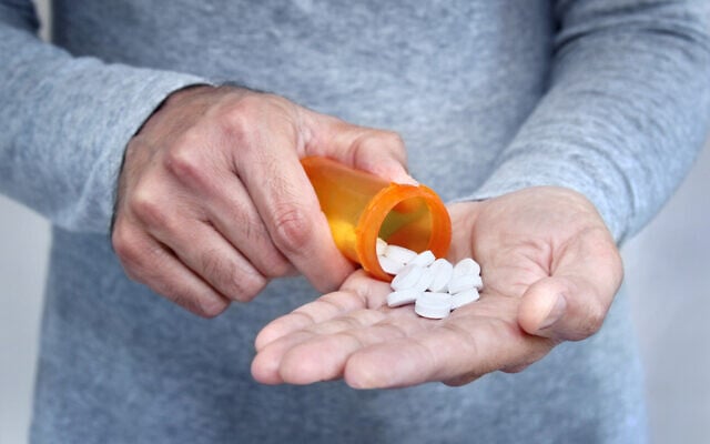 Illustrative: A man holds a bottle of pills (outline205; iStock by Getty Images) Illustrative: A man holds a bottle of pills (outline205; iStock by Getty Images)