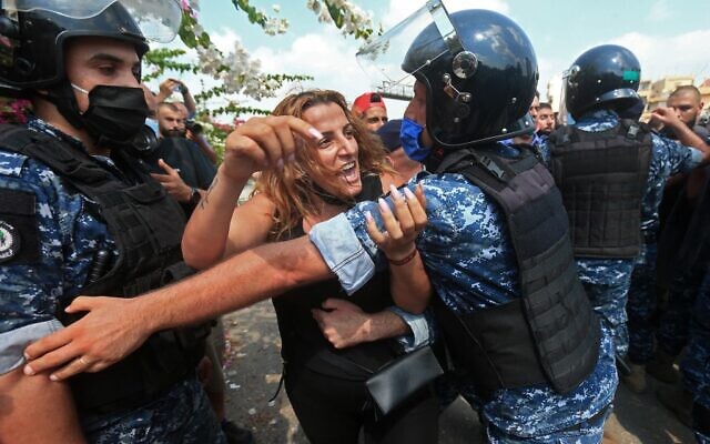 Lebanese protesters clash with security forces as they try to storm the Ministry of Energy in Beirut on August 4, 2020 during a demonstration against the recurrent power cuts. (STR / AFP) Lebanese protesters clash with security forces as they try to storm the Ministry of Energy in Beirut on August 4, 2020 during a demonstration against the recurrent power cuts. (STR / AFP)