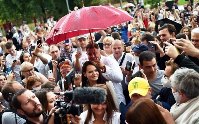 People surround presidential candidate Svetlana Tikhanovskaya as she arrives to cast her vote at a polling station during the presidential election in Minsk on August 9, 2020. (Sergei Gapon/AFP) People surround presidential candidate Svetlana Tikhanovskaya as she arrives to cast her vote at a polling station during the presidential election in Minsk on August 9, 2020. (Sergei Gapon/AFP)