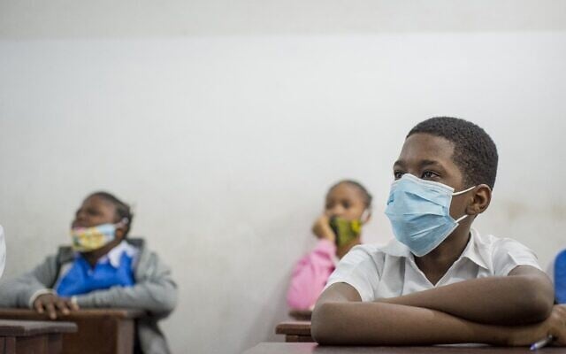 Pupils wear face masks in their classroom at the Reverend Kim school, Lingwala site, in Kinshasa, in the Democratic Republic of the Congo, on August 10, 2020, upon the resumption of classes after the COVID-19 coronavirus lockdown. (Arsene Mpiana/AFP) Pupils wear face masks in their classroom at the Reverend Kim school, Lingwala site, in Kinshasa, in the Democratic Republic of the Congo, on August 10, 2020, upon the resumption of classes after the COVID-19 coronavirus lockdown. (Arsene Mpiana/AFP)