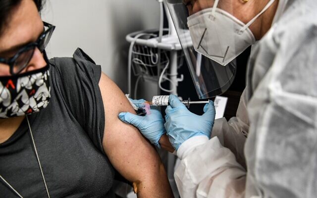 Heather Lieberman (L), 28, receives a trial COVID-19 vaccination shot from Yaquelin De La Cruz at the Research Centers of America in Hollywood, Florida, on August 13, 2020. (Chandan Khanna/AFP) Heather Lieberman (L), 28, receives a trial COVID-19 vaccination shot from Yaquelin De La Cruz at the Research Centers of America in Hollywood, Florida, on August 13, 2020. (Chandan Khanna/AFP)