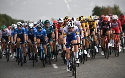 Riders begin competing during the 1st stage of the 107th edition of the Tour de France cycling race in Nice, on August 29, 2020. (Anne-Christine POUJOULAT / AFP)