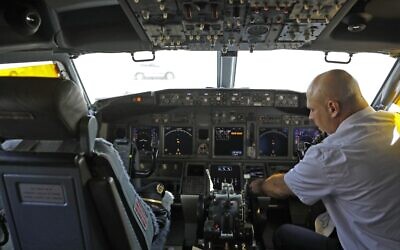 A member of an El Al flight crew ahead of the first-ever commercial flight from Israel to the UAE, at the Ben Gurion Airport near Tel Aviv, August 31, 2020. (NIR ELIAS / POOL / AFP)