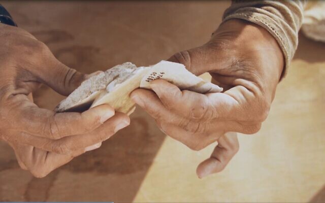 100,000-year-old tools uncovered at a unique flint-knapping site outside Dimona in Israel's Negev Desert. (Emil Aladjem/Israel Antiquities Authority)