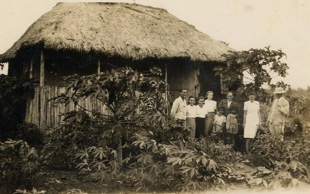 Detainees visiting some local Mauritians. (Courtesy Ghetto Fighters’ House Archives, Israel)