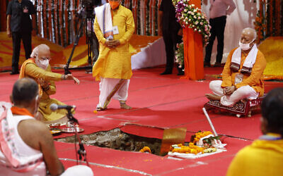 Indian Prime Minister Narendra Modi performs the groundbreaking ceremony of a temple dedicated to the Hindu god Ram, in Ayodhya, India, August 5, 2020 (AP Photo/Rajesh Kumar Singh)