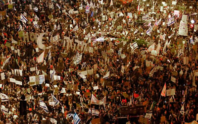 Thousands protest against Prime Minister Benjamin Netanyahu outside his official residence in Jerusalem on August 8, 2020. (AP Photo/Ariel Schalit) Thousands protest against Prime Minister Benjamin Netanyahu outside his official residence in Jerusalem on August 8, 2020. (AP Photo/Ariel Schalit)