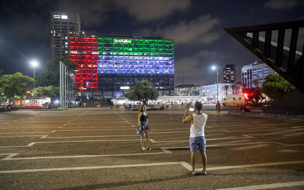 Tel Aviv City Hall is lit up with the flags of the United Arab Emirates and Israel as the countries announced they would be establishing full diplomatic ties, on August 13, 2020. (AP Photo/Oded Balilty) Tel Aviv City Hall is lit up with the flags of the United Arab Emirates and Israel as the countries announced they would be establishing full diplomatic ties, on August 13, 2020. (AP Photo/Oded Balilty)