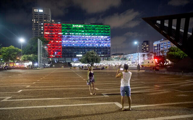 Tel Aviv City Hall is lit up with the flags of the United Arab Emirates and Israel as the countries announced they would be establishing full diplomatic ties, on August 13, 2020. (AP Photo/Oded Balilty) Tel Aviv City Hall is lit up with the flags of the United Arab Emirates and Israel as the countries announced they would be establishing full diplomatic ties, on August 13, 2020. (AP Photo/Oded Balilty)