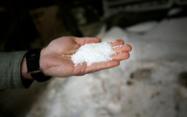 Illustrative: A man holds ammonium nitrate as he stands by a pile of the product, December 12, 2013, in Clifton, Texas. (Tony Gutierrez/AP) Illustrative: A man holds ammonium nitrate as he stands by a pile of the product, December 12, 2013, in Clifton, Texas. (Tony Gutierrez/AP)