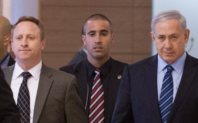 Prime Minister Benjamin Netanyahu (R) and his then-chief of staff Ari Harow (L) arrive at a Likud faction meeting in the Knesset, November 24, 2014. (Miriam Alster/Flash90) Prime Minister Benjamin Netanyahu (R) and his then-chief of staff Ari Harow (L) arrive at a Likud faction meeting in the Knesset, November 24, 2014. (Miriam Alster/Flash90)