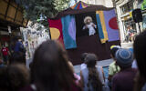 Street performers entertain children on the summer vacation on Ben Yehuda street in central Jerusalem, on August 13, 2019 (Hadas Parush/Flash90)