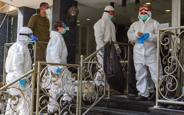 Soldiers of the Home Front Command seen at a nursing home in the city of Bnei Brak, April 14, 2020 (Flash90) Soldiers of the Home Front Command seen at a nursing home in the city of Bnei Brak, April 14, 2020 (Flash90)