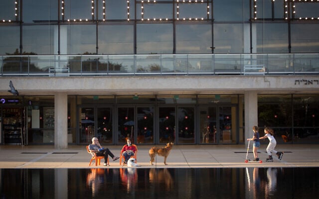 People sit outside the closed Habima Theatre in Tel Aviv, May 26, 2020. (Miriam Alster/Flash90) People sit outside the closed Habima Theatre in Tel Aviv, May 26, 2020. (Miriam Alster/Flash90)