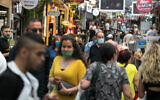 Israelis shop at the Mahane Yehuda market in Jerusalem on June 03, 2020. (Olivier Fitoussi/Flash90)