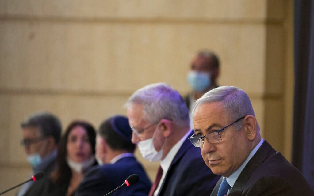 Prime Minister Benjamin Netanyahu (R) and Defense Minister Benny Gantz at the weekly cabinet meeting at the Foreign Ministry in Jerusalem on June 28, 2020. (Olivier Fitoussi/Flash90)