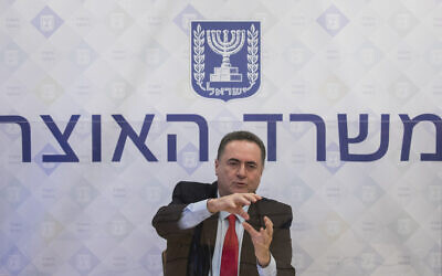 Finance Minister Israel Katz holds a press conference at the Finance Ministry in Jerusalem on July 1, 2020. (Olivier Fitoussi/Flash90)