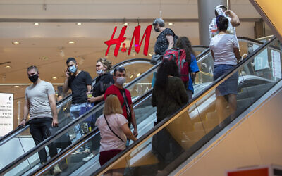 Illustrative: People shop at the Malha Mall in Jerusalem, on July 29, 2020.(Olivier Fitoussi/Flash90)
