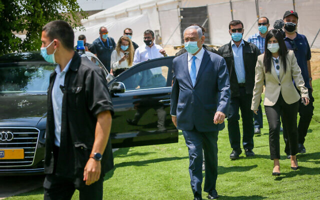 Prime Minister Benjamin Netanyahu visits the IDF Home Front Command base in Ramla, on August 4, 2020. (Yossi Aloni/Flash90) Prime Minister Benjamin Netanyahu visits the IDF Home Front Command base in Ramla, on August 4, 2020. (Yossi Aloni/Flash90)