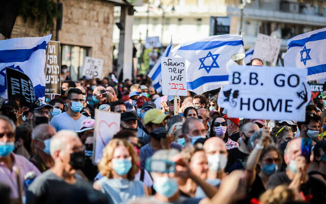 Israelis protest against Prime Minister Benjamin Netanyahu outside his official residence in Jerusalem on August 7, 2020. (Flash90) Israelis protest against Prime Minister Benjamin Netanyahu outside his official residence in Jerusalem on August 7, 2020. (Flash90)