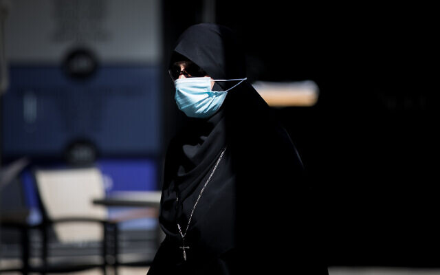 People walk with face masks on Jaffa street in Jerusalem on August 16, 2020. (Yonatan Sindel/Flash90) People walk with face masks on Jaffa street in Jerusalem on August 16, 2020. (Yonatan Sindel/Flash90)