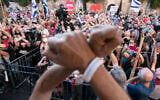 Israelis protest against Prime Minister Benjamin Netanyahu outside his official residence in Jerusalem on August 21, 2020. (Olivier Fitoussi/Flash90)