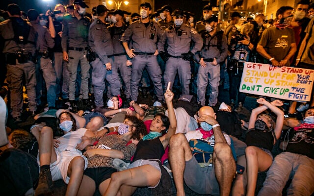 Police officers remove demonstrators during a protest against Prime Minister Benjamin Netanyahu outside his official residence in Jerusalem on August 30, 2020. (Olivier Fitoussi/Flash90) Police officers remove demonstrators during a protest against Prime Minister Benjamin Netanyahu outside his official residence in Jerusalem on August 30, 2020. (Olivier Fitoussi/Flash90)