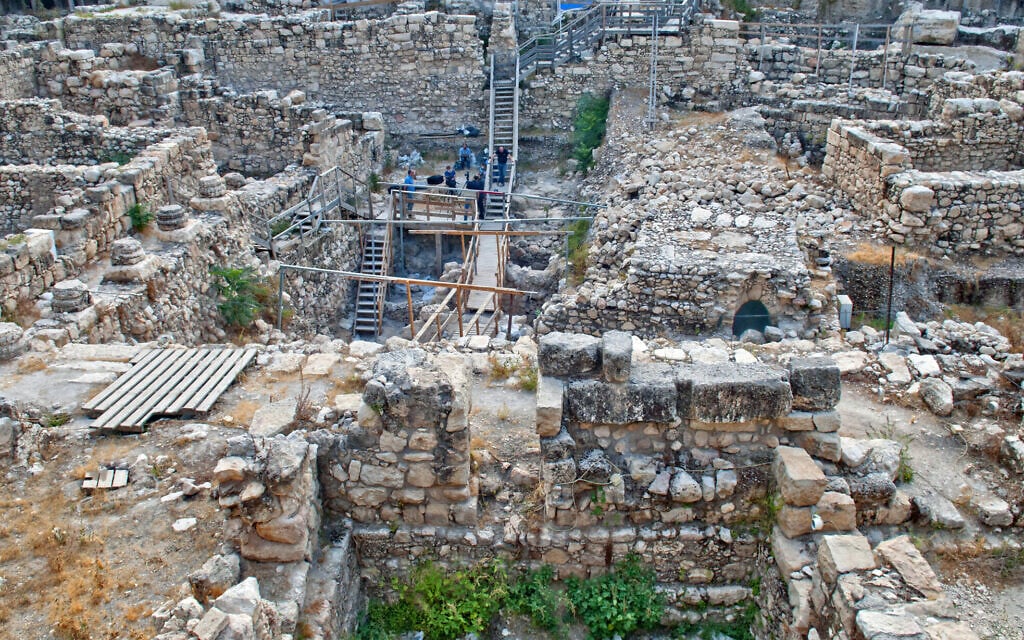 Givati Parking Lot excavations in the City of David Park in Jerusalem, a site where remnants of the 586 BCE destruction of Jerusalem by the Babylonians were discovered. (Shai Halevi/Israel Antiquities Authority)