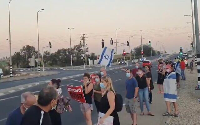 Protesters demonstrate against Prime Minister Benjamin Netanyahu at the Sha'ar Hanegev junction in southern Israel, where three people were arrested for spraying water at them, August 1, 2020. (Screen capture: Twitter) Protesters demonstrate against Prime Minister Benjamin Netanyahu at the Sha'ar Hanegev junction in southern Israel, where three people were arrested for spraying water at them, August 1, 2020. (Screen capture: Twitter)