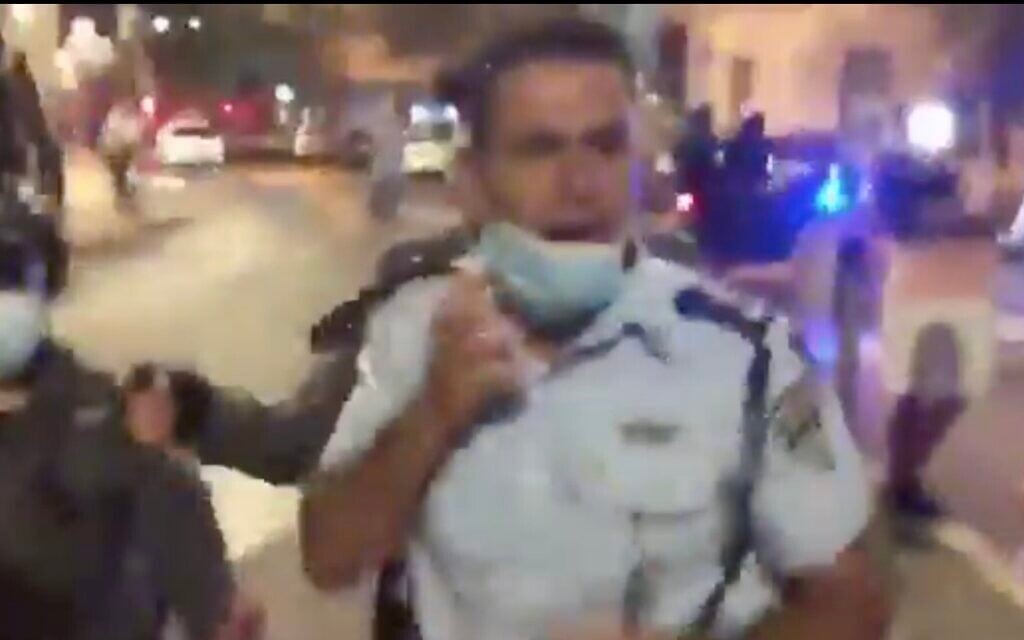 Israel Police Chief Superintendent Niso Guetta at an anti-Netanyahu protest in Jerusalem, on August 22, 2020. (Screen capture: Twitter) Israel Police Chief Superintendent Niso Guetta at an anti-Netanyahu protest in Jerusalem, on August 22, 2020. (Screen capture: Twitter)