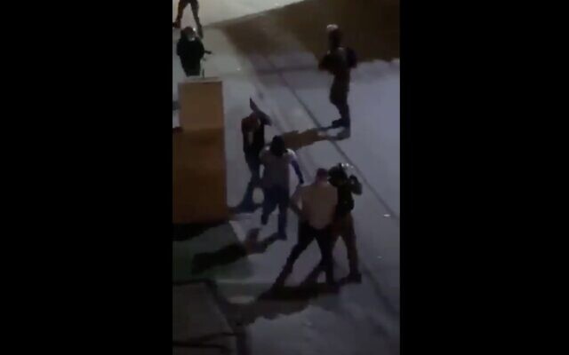 Border Police officers are seen duting clashes in the East Jerusalem neighborhood of Issawiya on August 28, 2020. (Screen capture: Twitter) Border Police officers are seen duting clashes in the East Jerusalem neighborhood of Issawiya on August 28, 2020. (Screen capture: Twitter)