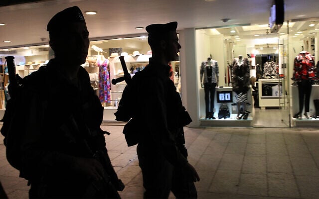 Illustrative: Border Police in Eilat, February, 14 2011. (Nati Shohat/Flash90) Illustrative: Border Police in Eilat, February, 14 2011. (Nati Shohat/Flash90)