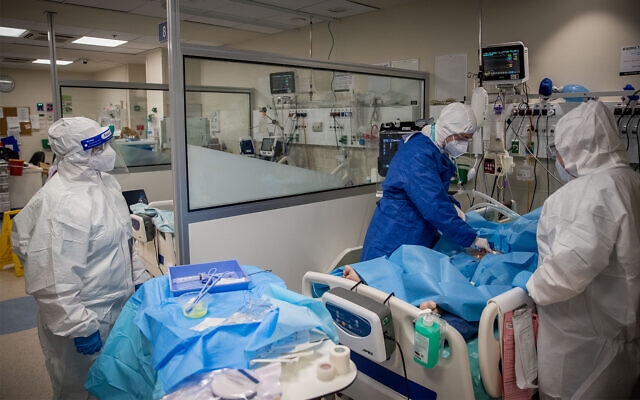 Shamir Medical Center personnel at the hospital's coronavirus ward of Shamir in Be'er Ya'akov, near Tel Aviv, August 20, 2020. (Yonatan Sindel/Flash90) Shamir Medical Center personnel at the hospital's coronavirus ward of Shamir in Be'er Ya'akov, near Tel Aviv, August 20, 2020. (Yonatan Sindel/Flash90)