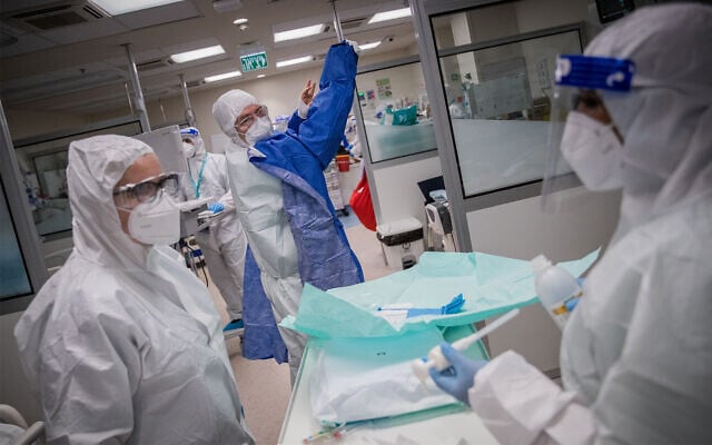 Medical personnel in the coronavirus ward of the Shamir Medical Center, in Be'er Ya'akov, near Tel Aviv, August 20, 2020. (Yonatan Sindel/Flash90) Medical personnel in the coronavirus ward of the Shamir Medical Center, in Be'er Ya'akov, near Tel Aviv, August 20, 2020. (Yonatan Sindel/Flash90)
