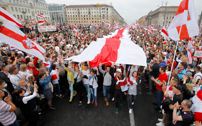 Thousands gather for a protest at Independence Square in Minsk, Belarus, August 23, 2020. (AP Photo/Dmitri Lovetsky)
