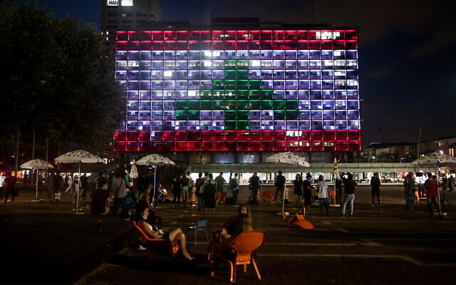 Tel Aviv municipality in Rabin square is lit up with the Lebanese flag in solidarity with the victims of the the Beirut port explosion, August 5, 2020. (Miriam Alster/Flash90) Tel Aviv municipality in Rabin square is lit up with the Lebanese flag in solidarity with the victims of the the Beirut port explosion, August 5, 2020. (Miriam Alster/Flash90)