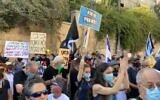 People protest against Prime Minister Benjamin Netanyahu outside his official Jerusalem residence on August 28, 2020 (video screenshot)