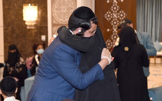 A Jewish man originally from Yemen embraces a family member from whom he had been separated for 15 years, Abu Dhabi, UAE, August 2020. (Twitter) A Jewish man originally from Yemen embraces a family member from whom he had been separated for 15 years, Abu Dhabi, UAE, August 2020. (Twitter)