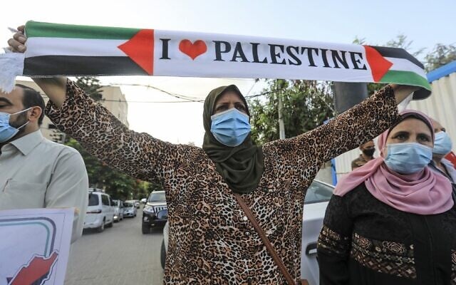 Palestinians protest in Gaza City against Israeli normalization deals with the United Arab Emirates and Bahrain on September 15, 2020, hours ahead of a signing ceremony at the White House.  (MAHMUD HAMS / AFP)