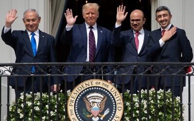 L-R: Prime Minister Benjamin Netanyahu, US President Donald Trump, Bahrain Foreign Minister Abdullatif al-Zayani, and UAE Foreign Minister Abdullah bin Zayed Al-Nahyan wave from the Truman Balcony at the White House after they participated in the signing of the Abraham Accords, where the countries of Bahrain and the United Arab Emirates recognize Israel, in Washington, DC, September 15, 2020. (SAUL LOEB / AFP)