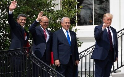 (L-R) UAE Foreign Minister Abdullah bin Zayed Al-Nahyan, Bahrain Foreign Minister Abdullatif al-Zayani, Israeli Prime Minister Benjamin Netanyahu, and US President Donald Trump, wave on the South Lawn of the White House after they participated in the signing of the Abraham Accords where the countries of Bahrain and the United Arab Emirates recognize Israel, in Washington, DC, September 15, 2020. (SAUL LOEB / AFP)
