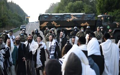 Jewish pilgrims stuck between the Belarusian and Ukrainian border crossings, September 16, 2020. (TUT.BY/AFP)