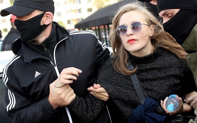 Law enforcement officers detain a woman during a rally to protest against the Belarus presidential election results in Minsk on September 19, 2020. (TUT.BY / AFP) Law enforcement officers detain a woman during a rally to protest against the Belarus presidential election results in Minsk on September 19, 2020. (TUT.BY / AFP)