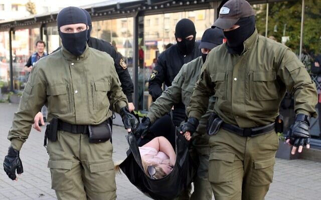 Law enforcement officers carry a woman to be transported by ambulance during a rally to protest against the Belarus presidential election results, in Minsk on September 19, 2020. (TUT.BY / AFP) Law enforcement officers carry a woman to be transported by ambulance during a rally to protest against the Belarus presidential election results, in Minsk on September 19, 2020. (TUT.BY / AFP)