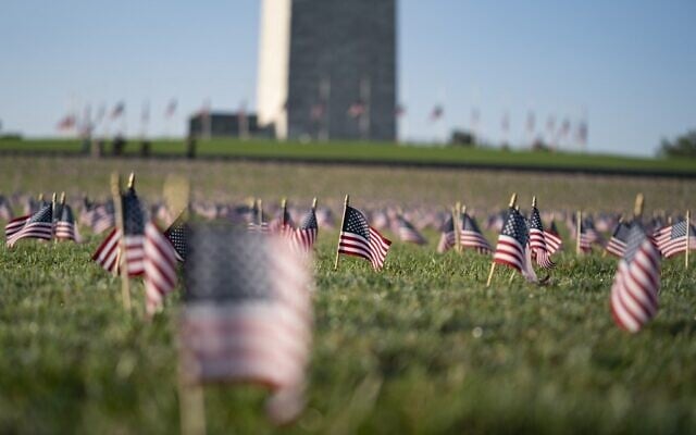 A memorial for people who have died as a result of of covid-19 is seen on the National Mall on September 22, 2020 in Washington, DC. (Alex Edelman / AFP) A memorial for people who have died as a result of of covid-19 is seen on the National Mall on September 22, 2020 in Washington, DC. (Alex Edelman / AFP)