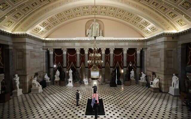 Members of the US Capitol Police salute US Supreme Court Associate Justice Ruth Bader Ginsburg's flag-draped casket as she lies in state in Statuary Hall of the Capitol on September 25, 2020 in Washington, DC. (Chip Somodevilla / POOL / AFP) Members of the US Capitol Police salute US Supreme Court Associate Justice Ruth Bader Ginsburg's flag-draped casket as she lies in state in Statuary Hall of the Capitol on September 25, 2020 in Washington, DC. (Chip Somodevilla / POOL / AFP)