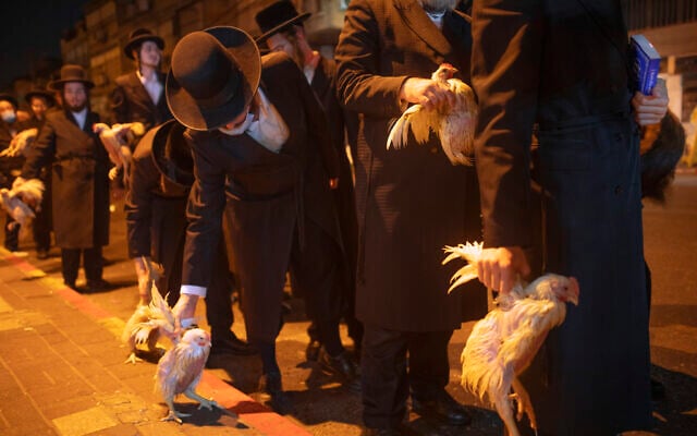 Ultra-Orthodox Jews hold chickens later to be slaughtered during the Kaparot ritual, in Bnei Brak, Israel, September 27, 2020. (AP Photo/Oded Balilty) Ultra-Orthodox Jews hold chickens later to be slaughtered during the Kaparot ritual, in Bnei Brak, Israel, September 27, 2020. (AP Photo/Oded Balilty)