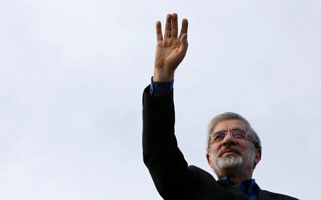 Mir Hossein Mousavi waves to his supporters as he arrives at a campaign gathering in downtown Tehran, Iran, June 8, 2009. (AP Photo/Vahid Salemi) Mir Hossein Mousavi waves to his supporters as he arrives at a campaign gathering in downtown Tehran, Iran, June 8, 2009. (AP Photo/Vahid Salemi)